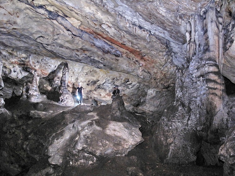 Caverna Teomim