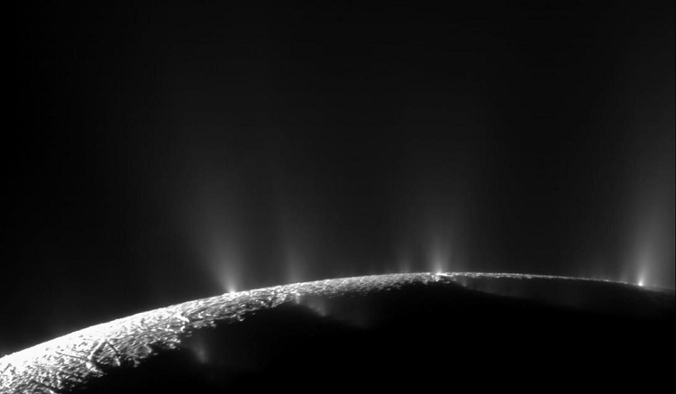 Colunas de vapor em Encélado