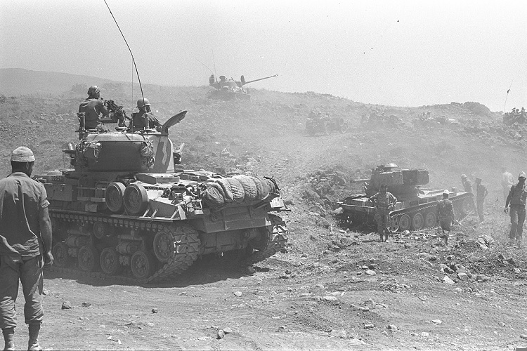 Tanques israelenses avançam nas Colinas de Golã 