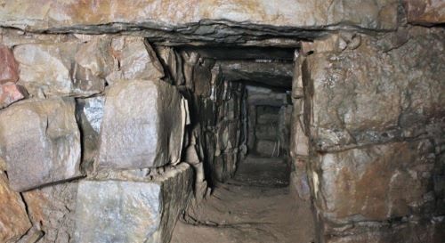 Túnel no templo Chavín de Huántar
