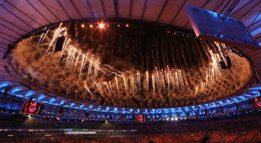 Atleta Jesse Owens ganha terceira medalha de ouro na Olimpíada de Berlim -0