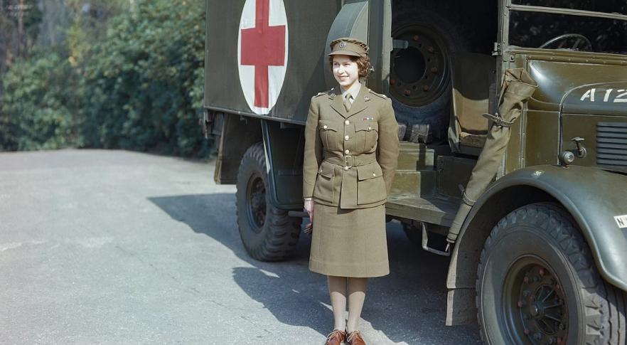 Elizabeth II servindo durante a Segunda Guerra Mundial
