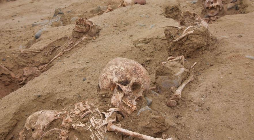 Esqueletos de crianças sacrificadas no Peru