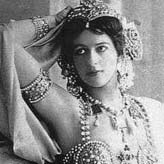 Nasce Mata Hari, dançarina que seria condenada à morte por espionagem-0