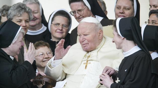 Cartas revelam amizade "íntima" de João Paulo II com mulher durante 30 anos-0