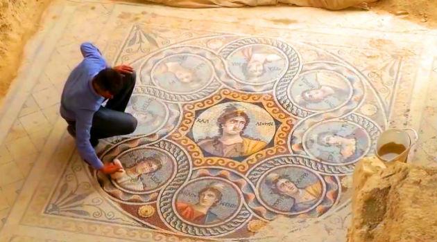 Arquéologos lutam para preservar mosaicos de 2 mil anos na Turquia-0