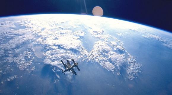 Estação espacial MIR cai no Pacífico após 15 anos de serviços-0