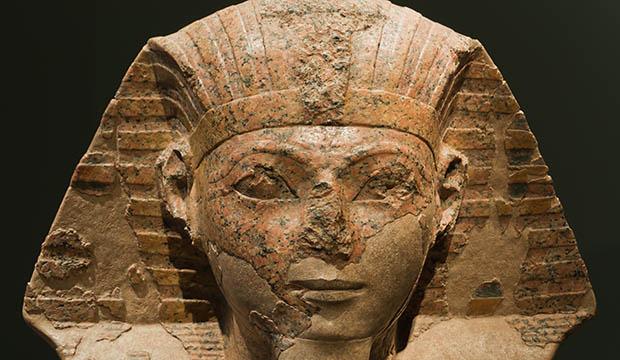 Um dos faraós mais importantes do Antigo Egito era uma mulher-0