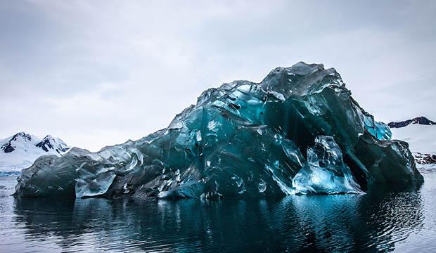 As imagens impressionantes de um iceberg de cabeça para baixo-0