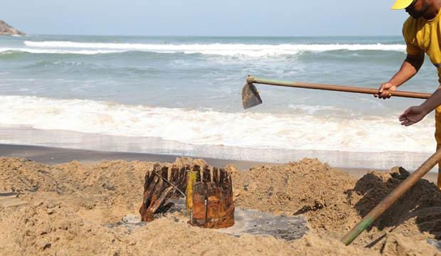 Barril misterioso é encontrado em praia do litoral de São Paulo-0