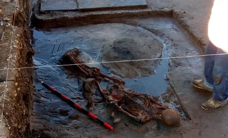 Esqueleto de três mil anos é descoberto durante obra de trânsito em Florianópolis-0