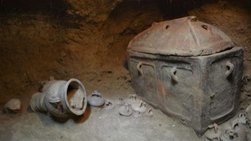 Fazendeiro encontra tumba da Grécia Antiga ao desatolar o carro-0