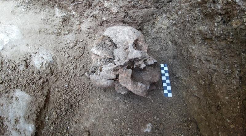 Esqueleto de “criança-vampiro” de 1550 anos é encontrado na Itália -0