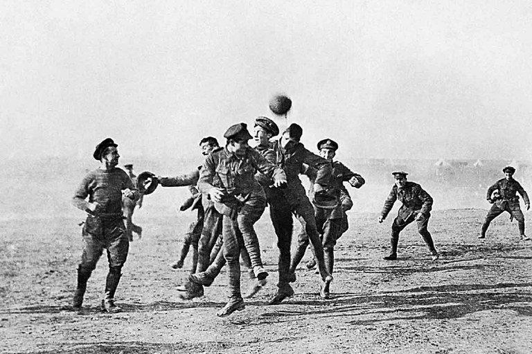 A Primeira Guerra Mundial teve trégua de Natal? Rolou até futebol?-0