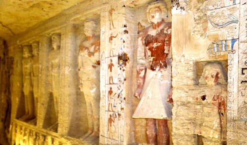 Tumba de alto sacerdote é encontrada praticamente intacta no Egito-0