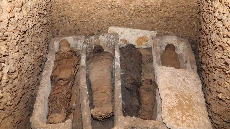 Tumba familiar com 50 múmias bem preservadas é encontrada no Egito-0