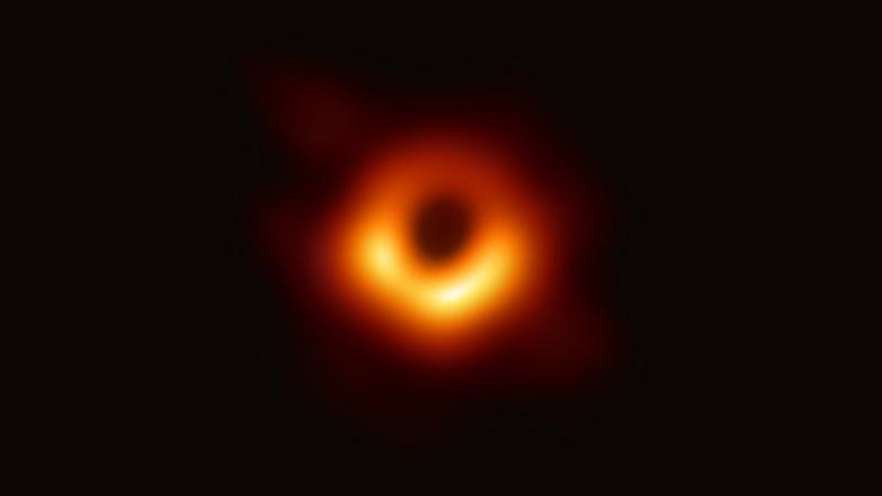 Astrônomos registram pela primeira vez imagens de um buraco negro-0