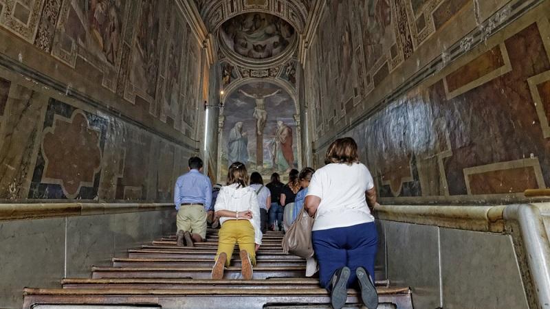Vaticano exibe a escada de mármore original que Jesus percorreu em seu julgamento-0