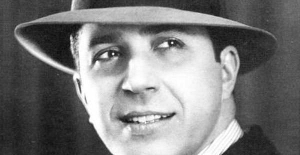 Cantor de tango Carlos Gardel morre na Colômbia -0