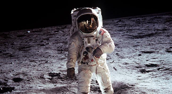 Homem pisa pela primeira vez na Lua-0