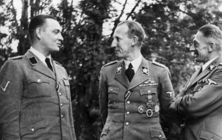 Heydrich dá início à Solução Final-0