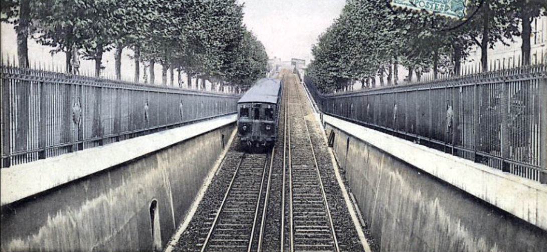O metrô de Paris é inaugurado-0