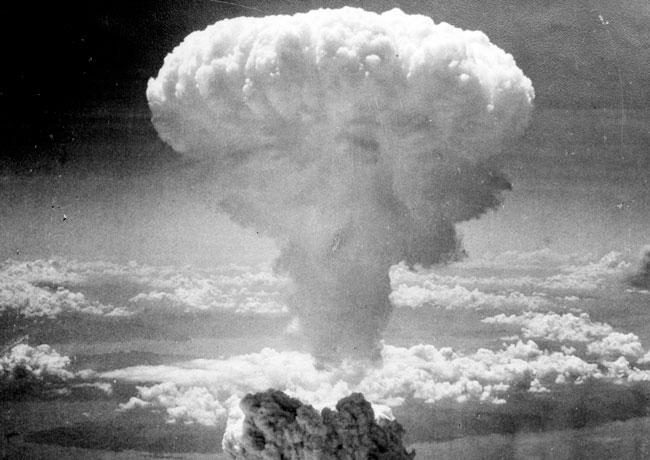 Bomba atômica Fat Man é lançada sobre Nagasaki, no Japão -0