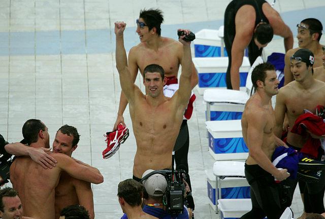 Phelps se torna o primeiro atleta a ganhar oito ouros em uma mesma olimpíada-0