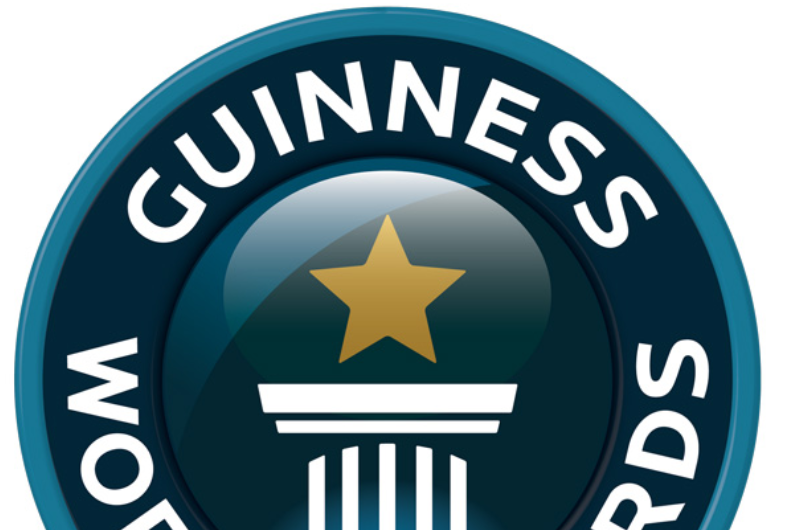 É lançado o Guinness, o livro dos recordes -0