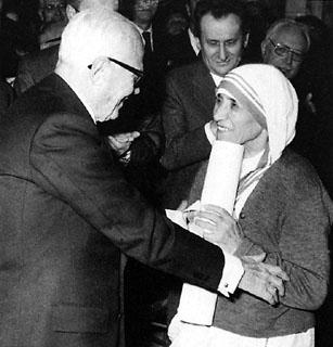 Morre Madre Teresa de Calcutá, prêmio Nobel da Paz -0
