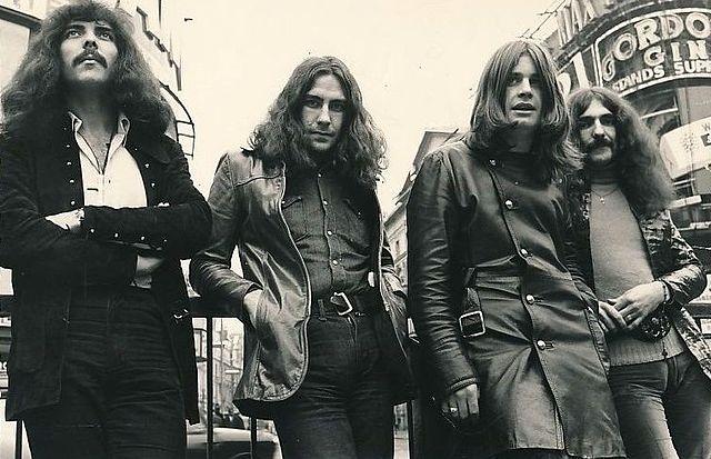 Black Sabbath lança o álbum Paranoid-0