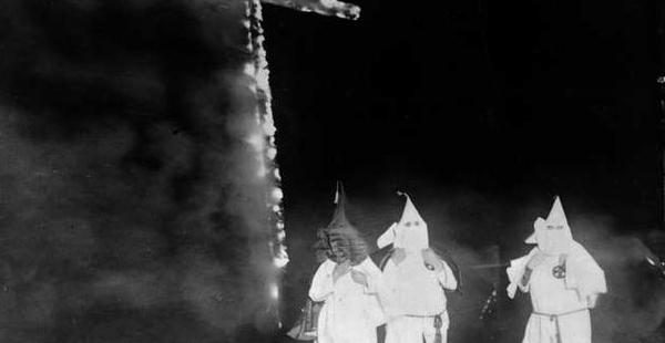 Foi fundada a Ku Klux Klan-0