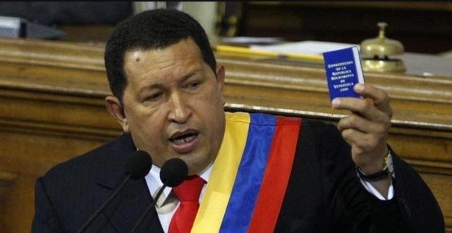 Hugo Chávez assume a presidência da Venezuela-0