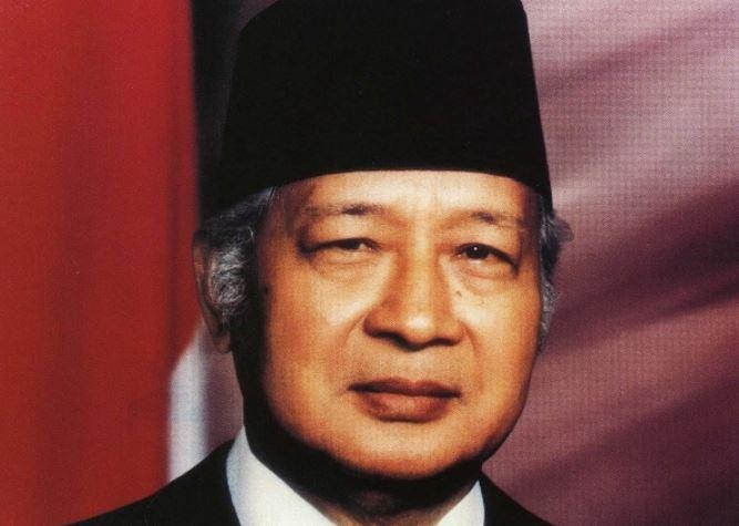 Haji Soeharto assume a presidência da Indonésia-0
