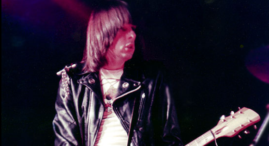 Nasce Joey Ramone, líder da banda Ramones-0