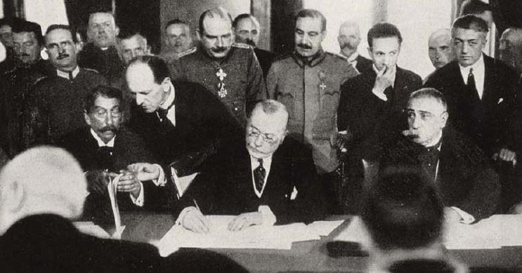 Assinado o Tratado de Bucareste-0
