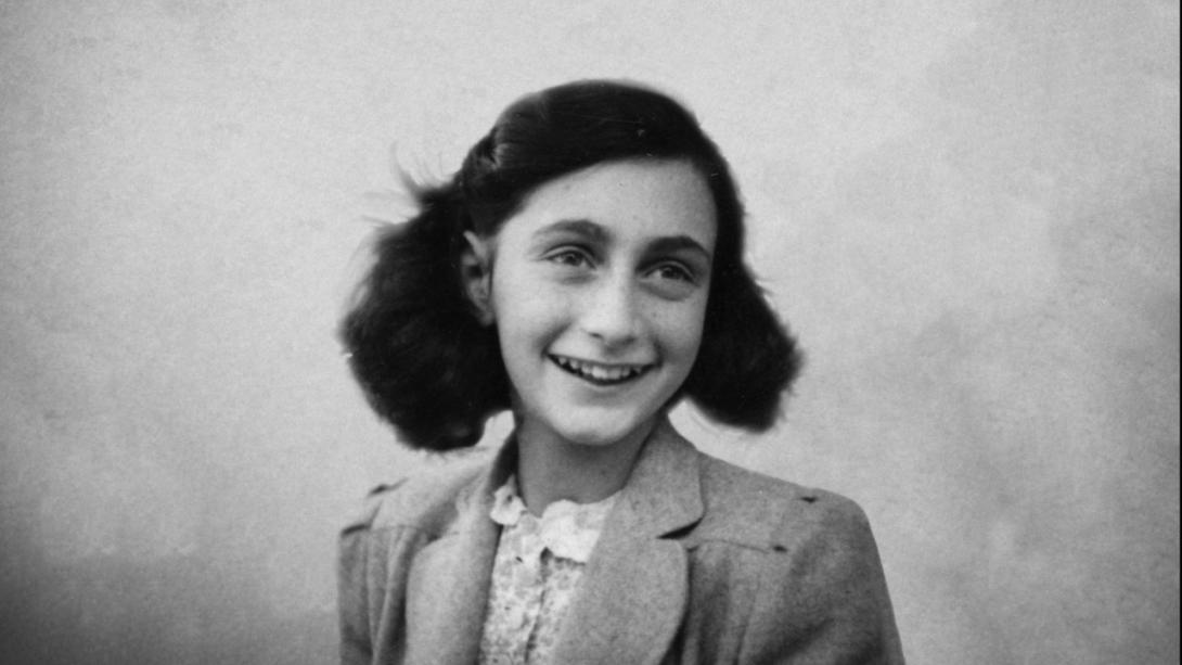 Anne Frank recebe um diário-0
