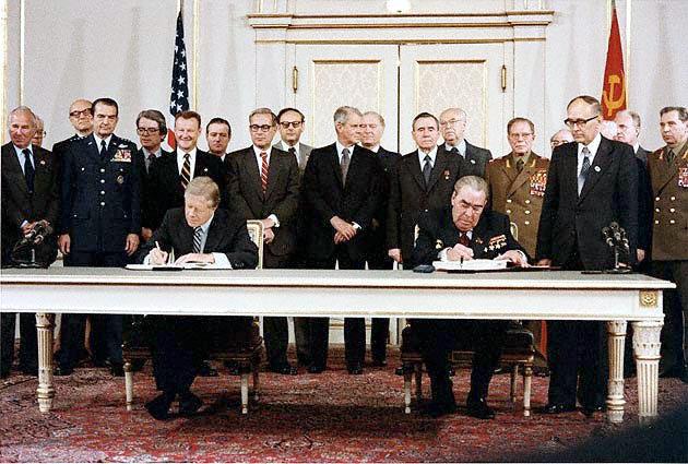 Tratado SALT é assinado entre EUA e URSS-0