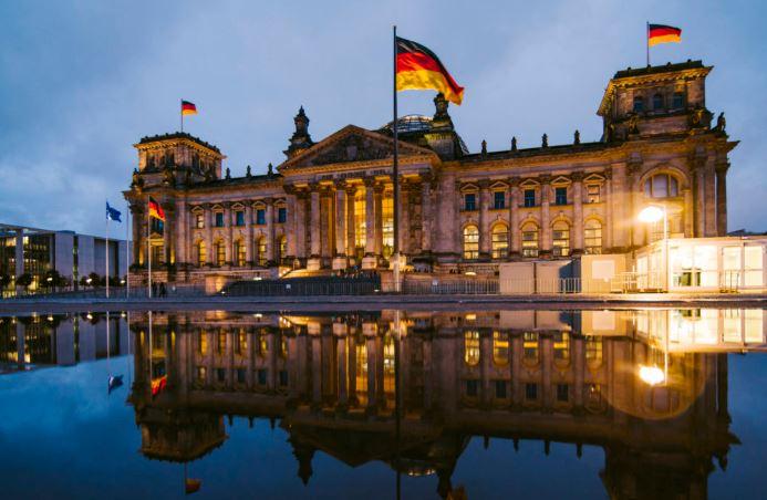 Votação determina mudança da capital da Alemanha de Bonn para Berlim-0