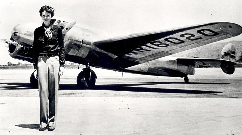 Amelia Earhart se torna a primeira mulher a fazer um voo transatlântico solo e sem paradas-0