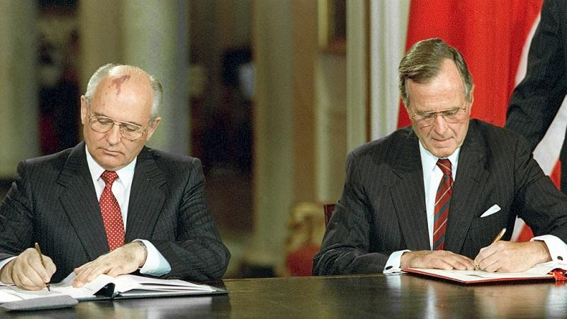 George H.W. Bush e Mikhail Gorbachev concordam em encerrar a produção de armas químicas-0