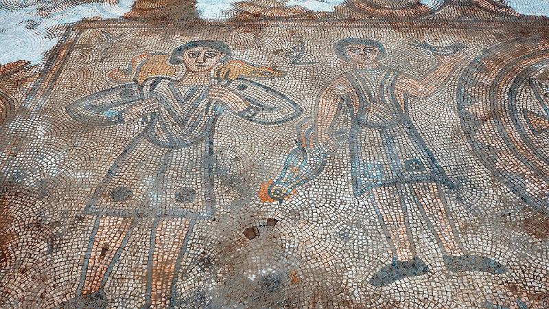 Arqueólogos encontram mosaicos de 1600 anos em ruínas de igreja cristã na Turquia -0