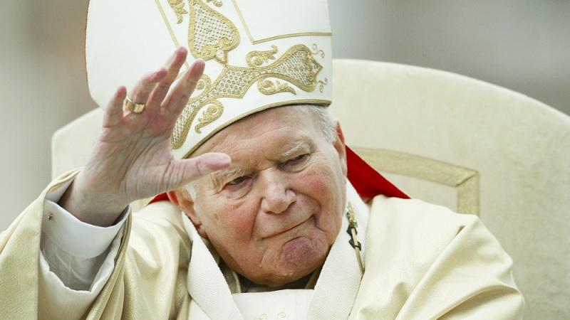 Relíquia de ouro contendo sangue de João Paulo II é roubada de igreja na Itália-0