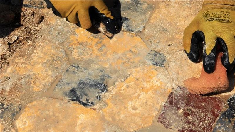 Arqueólogos encontram disco solar de 3500 anos em altar de pedra na Turquia-0