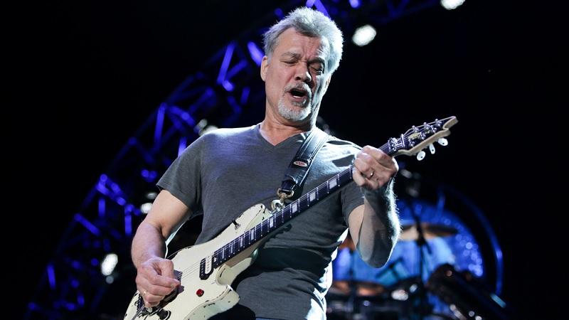  Lendário guitarrista Eddie Van Halen morre aos 65 anos-0
