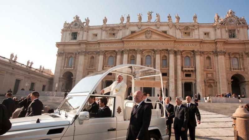 Toyota dá ao Vaticano o papamóvel mais avançado da história-0