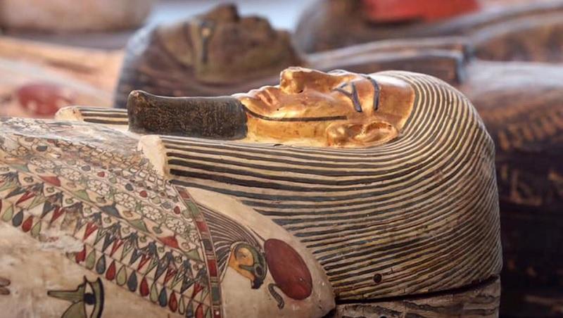 Outros 100 sarcófagos lacrados de mais de 2500 anos são encontrados no Egito-0