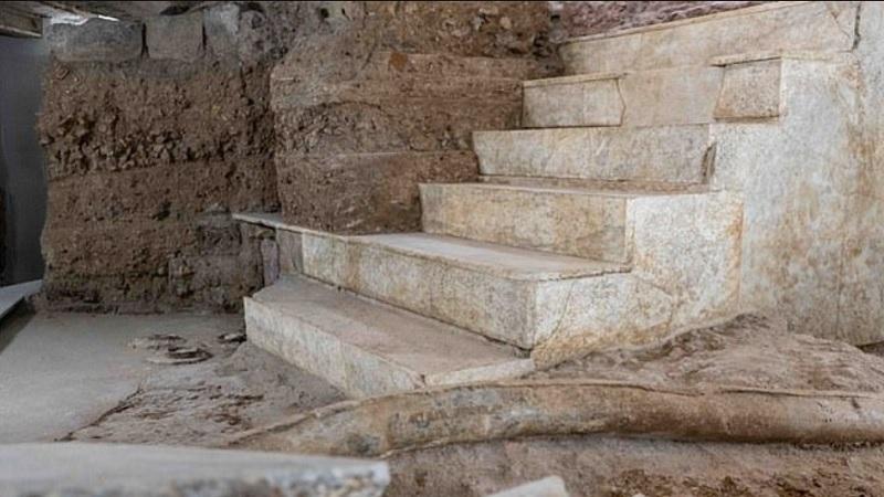 Ruínas de palácio de Calígula são encontradas embaixo de edifício comercial em Roma-0