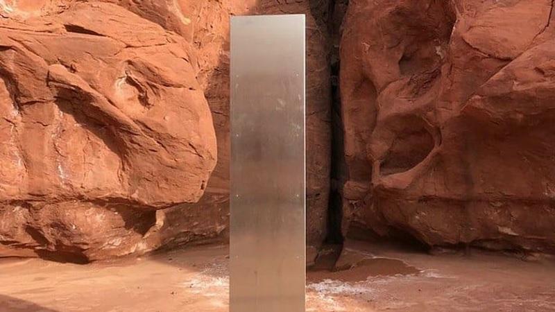 Monólito de metal encontrado em deserto nos EUA intriga autoridades-0