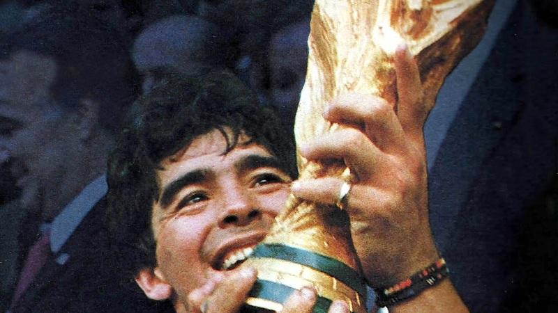 Os momentos históricos de Maradona, dentro e fora dos gramados-0